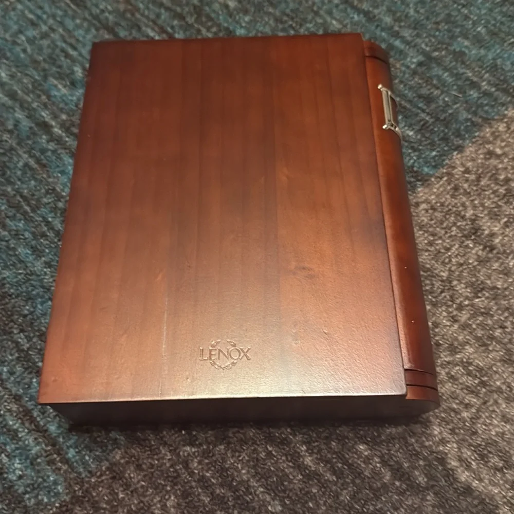 Set of  two Wedding photo albums and frame all new in boxes - Picture 8 of 10